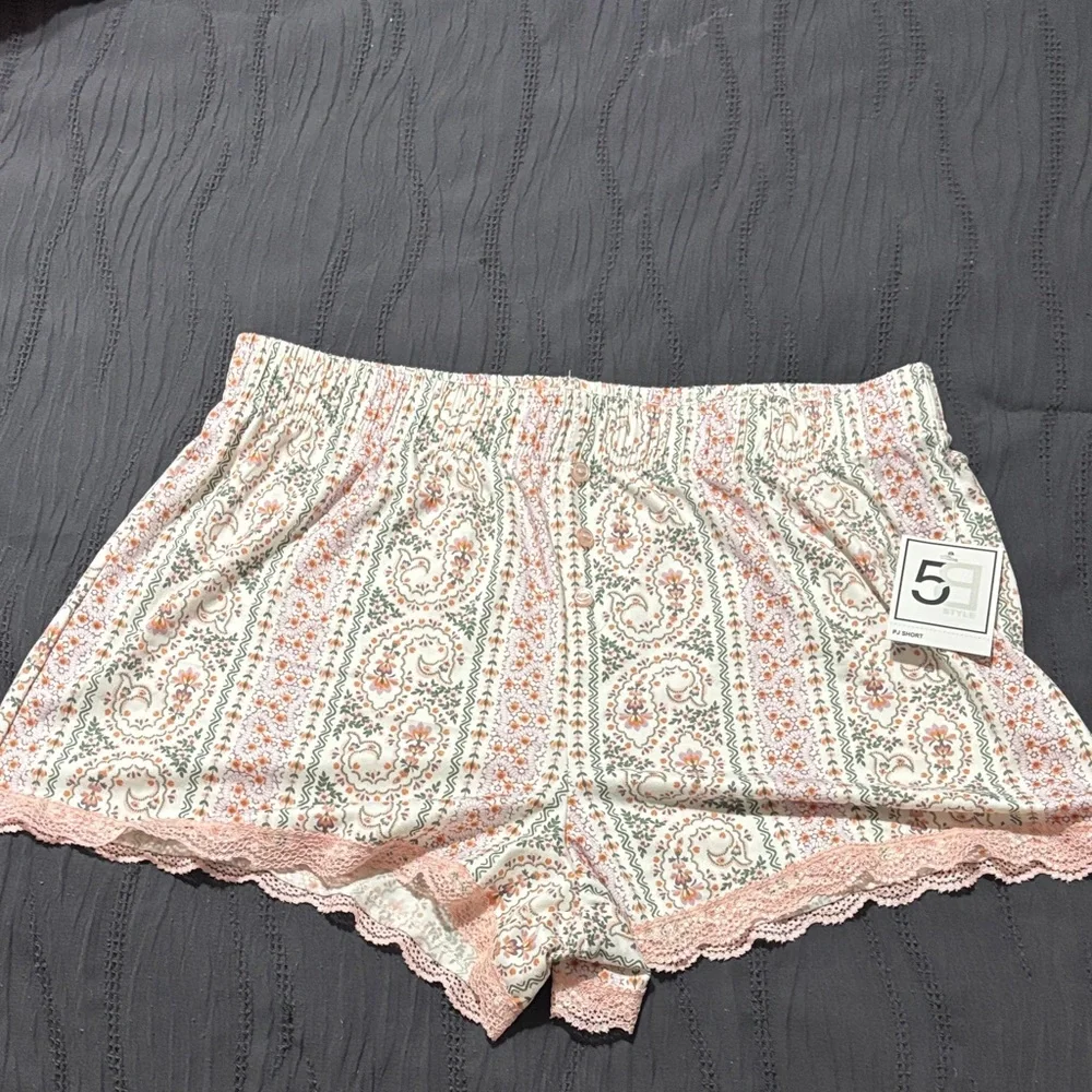 Women's Floral Patterned Lounge Shorts with Lace Trim - Picture 1 of 4